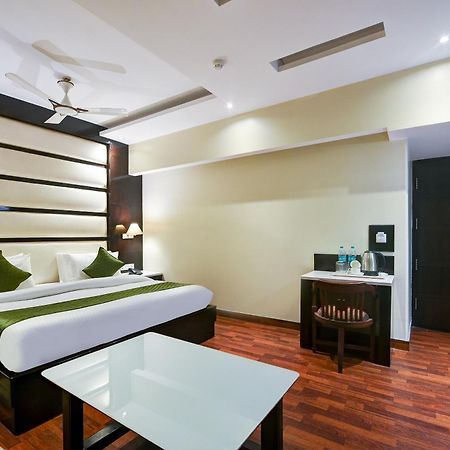 Hotel Geet Deluxe New Delhi Exterior photo