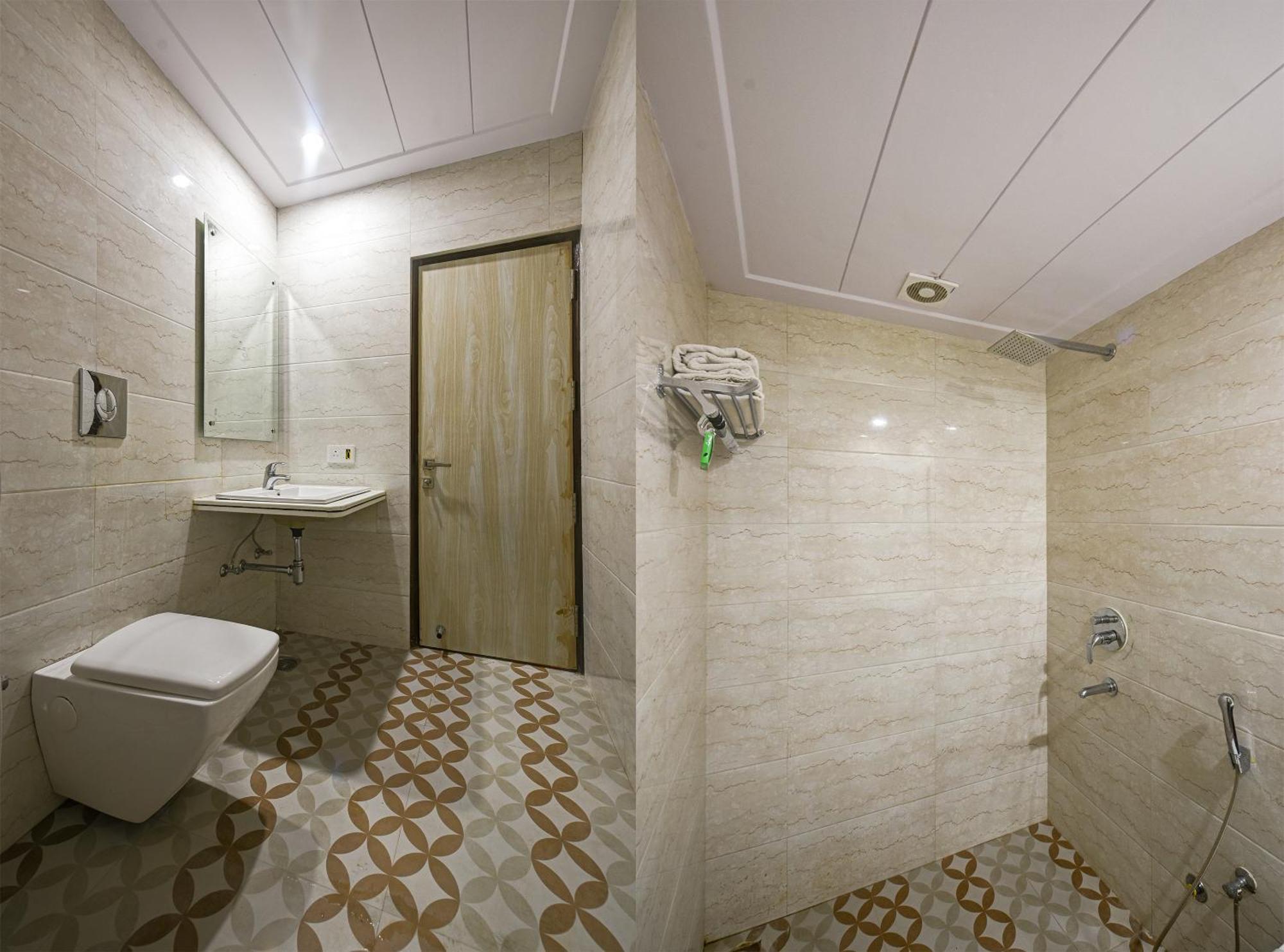 Hotel Geet Deluxe New Delhi Exterior photo