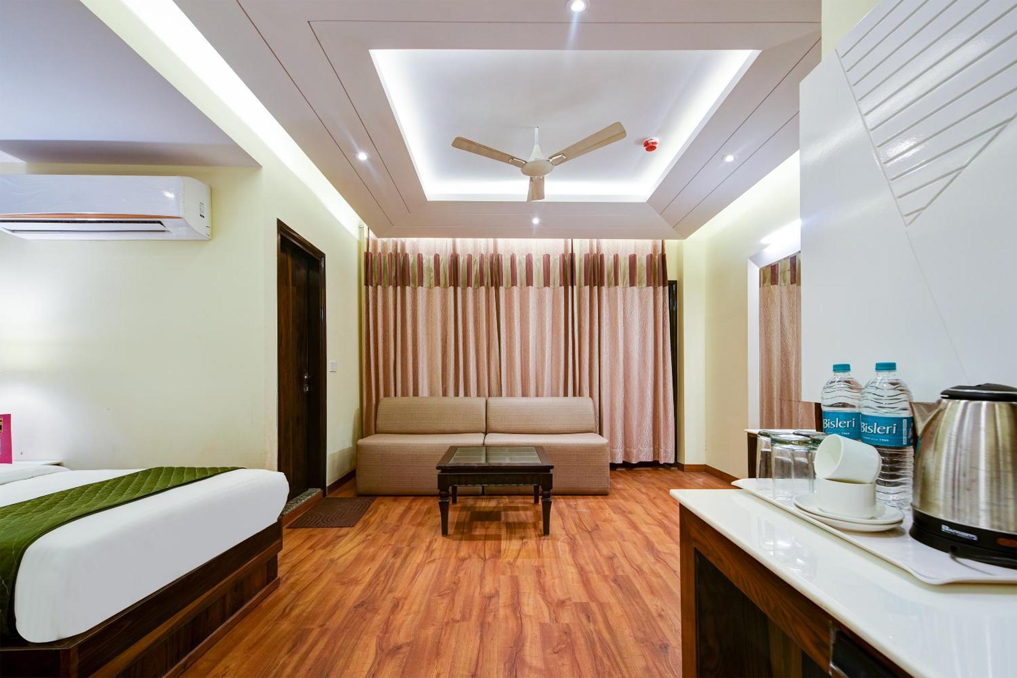 Hotel Geet Deluxe New Delhi Exterior photo