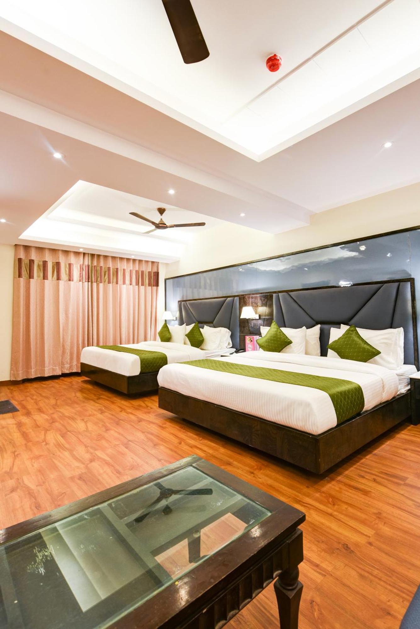 Hotel Geet Deluxe New Delhi Exterior photo