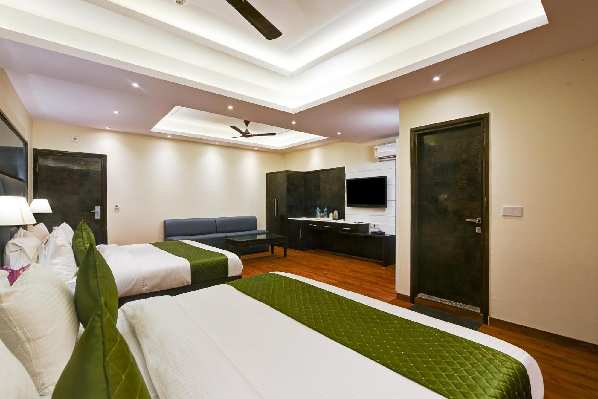 Hotel Geet Deluxe New Delhi Exterior photo