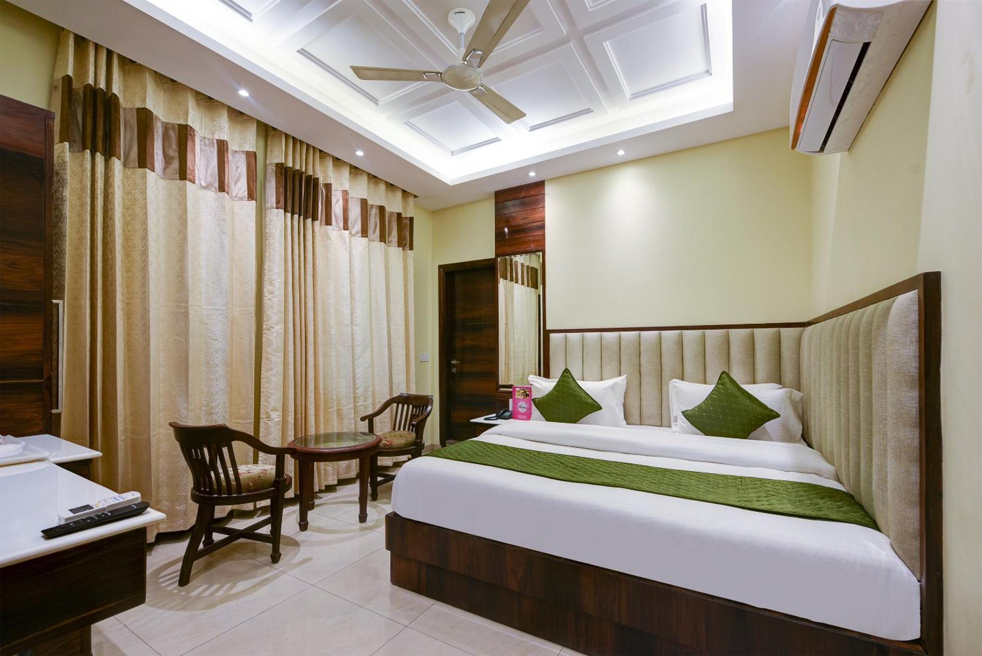Hotel Geet Deluxe New Delhi Exterior photo