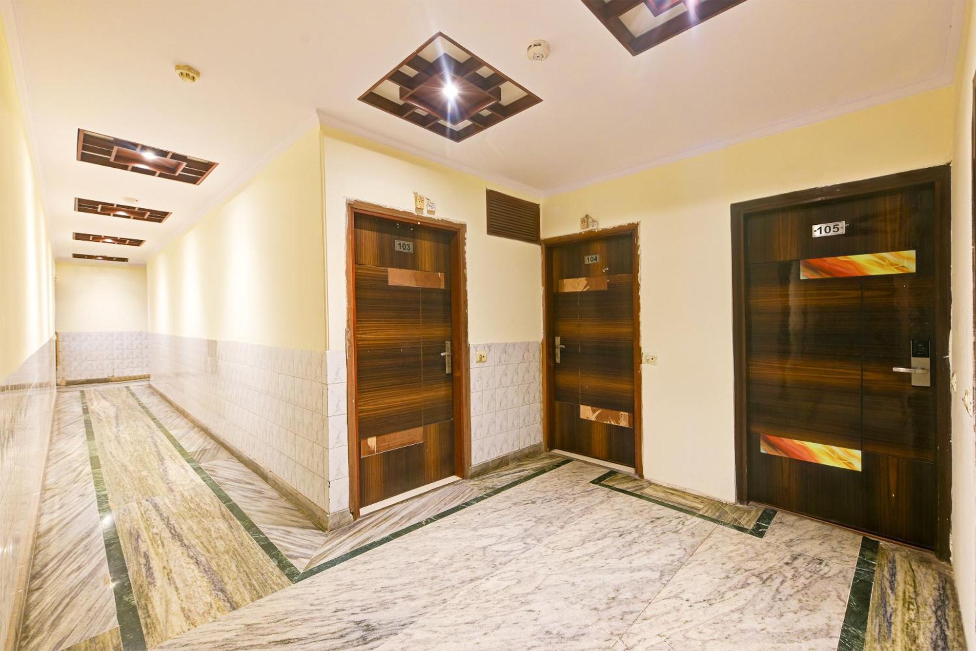 Hotel Geet Deluxe New Delhi Exterior photo