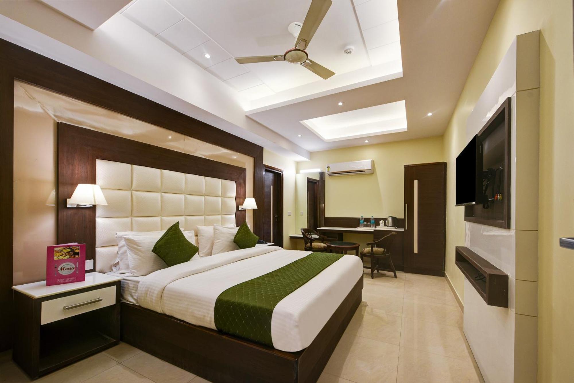 Hotel Geet Deluxe New Delhi Exterior photo